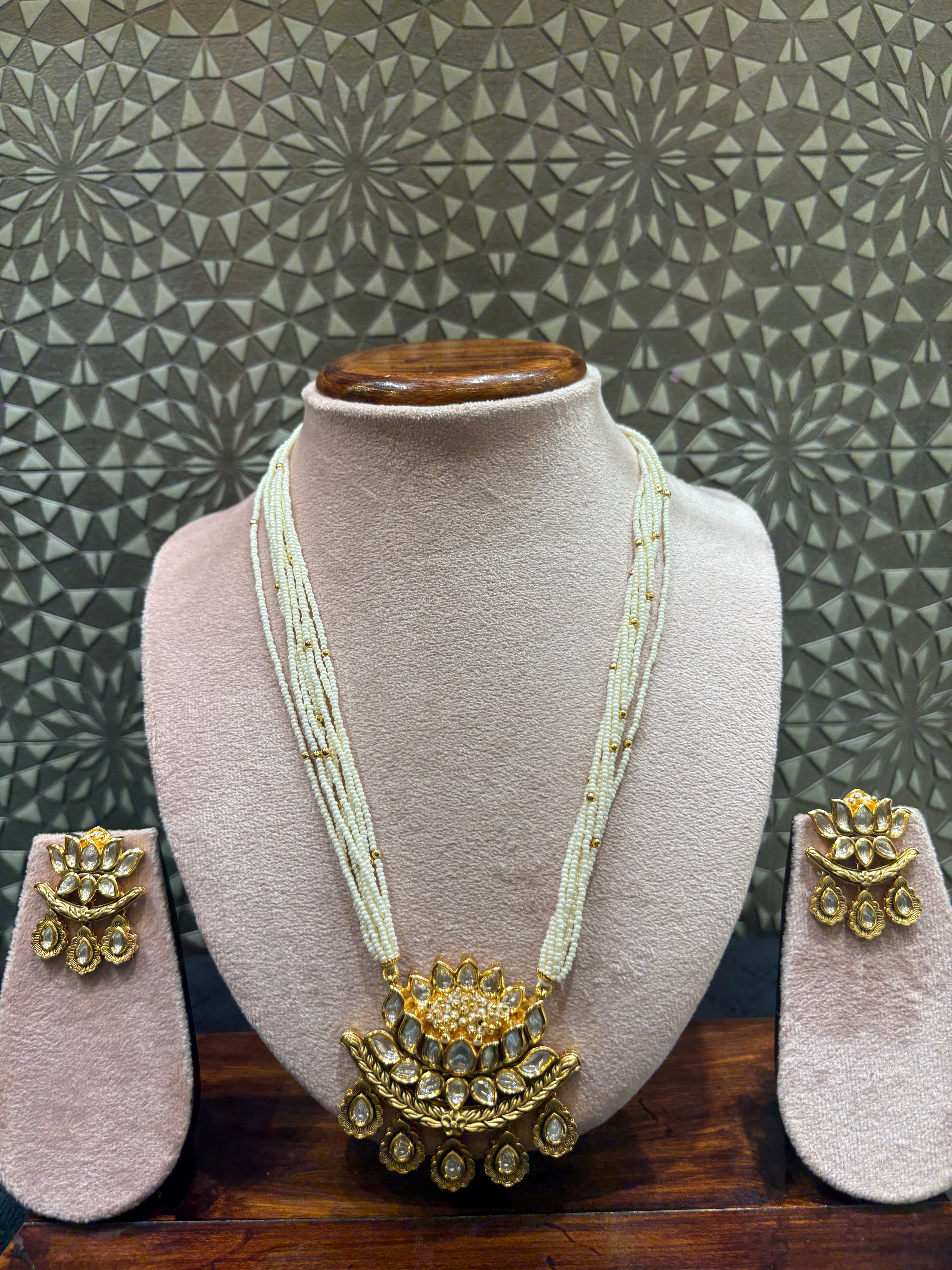 Kundan Necklace Set