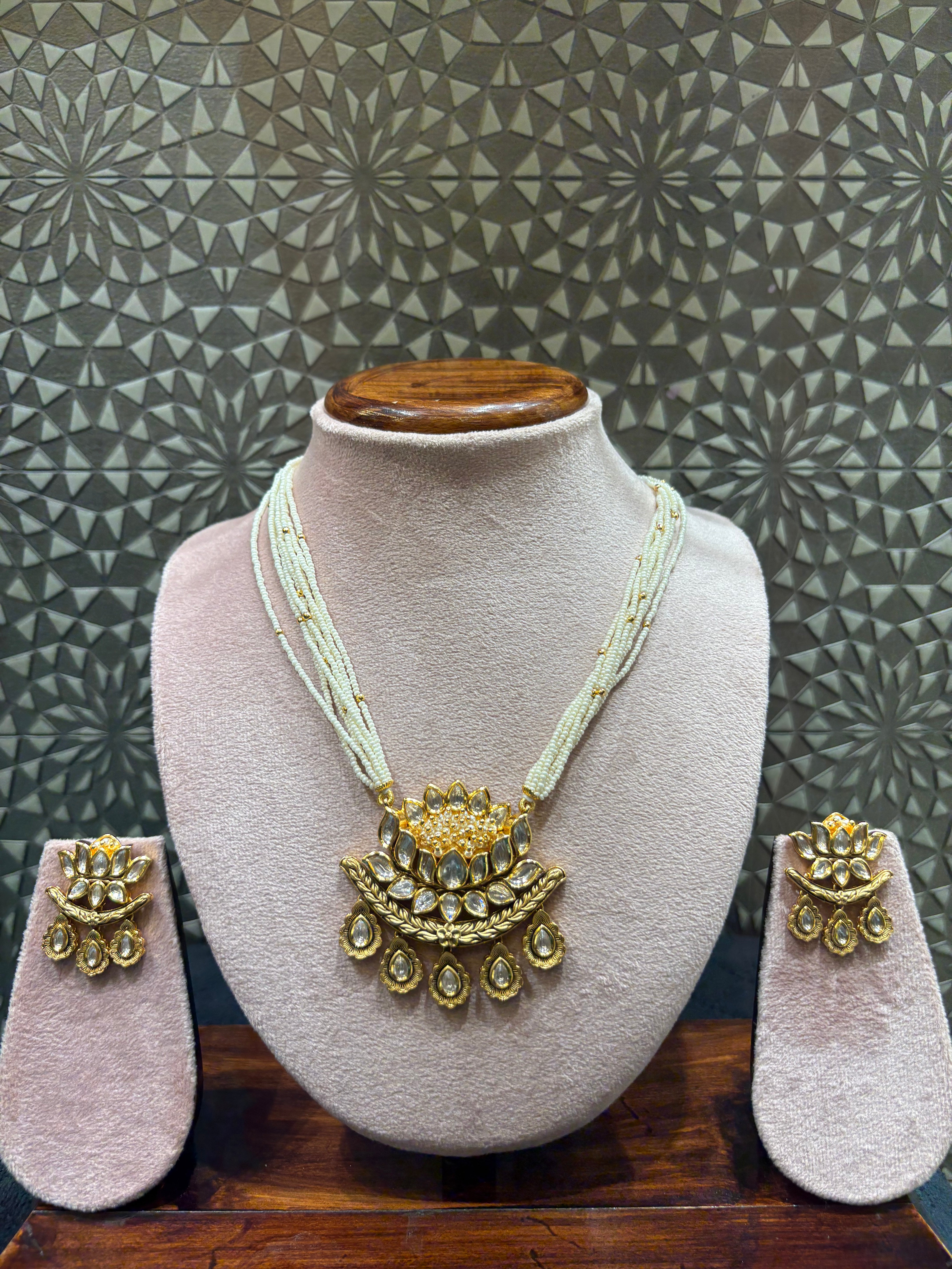 Kundan Necklace Set