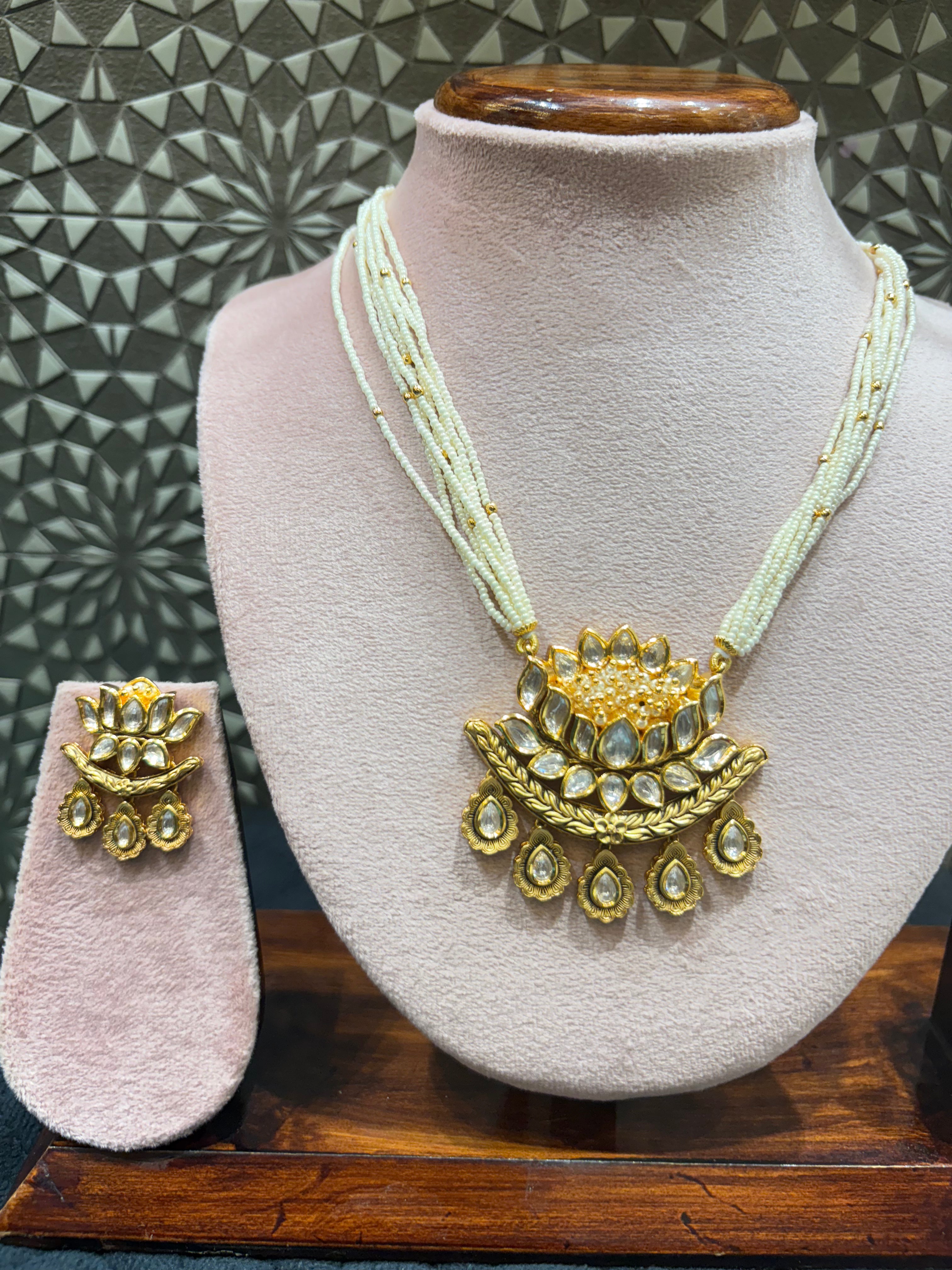 Kundan Necklace Set