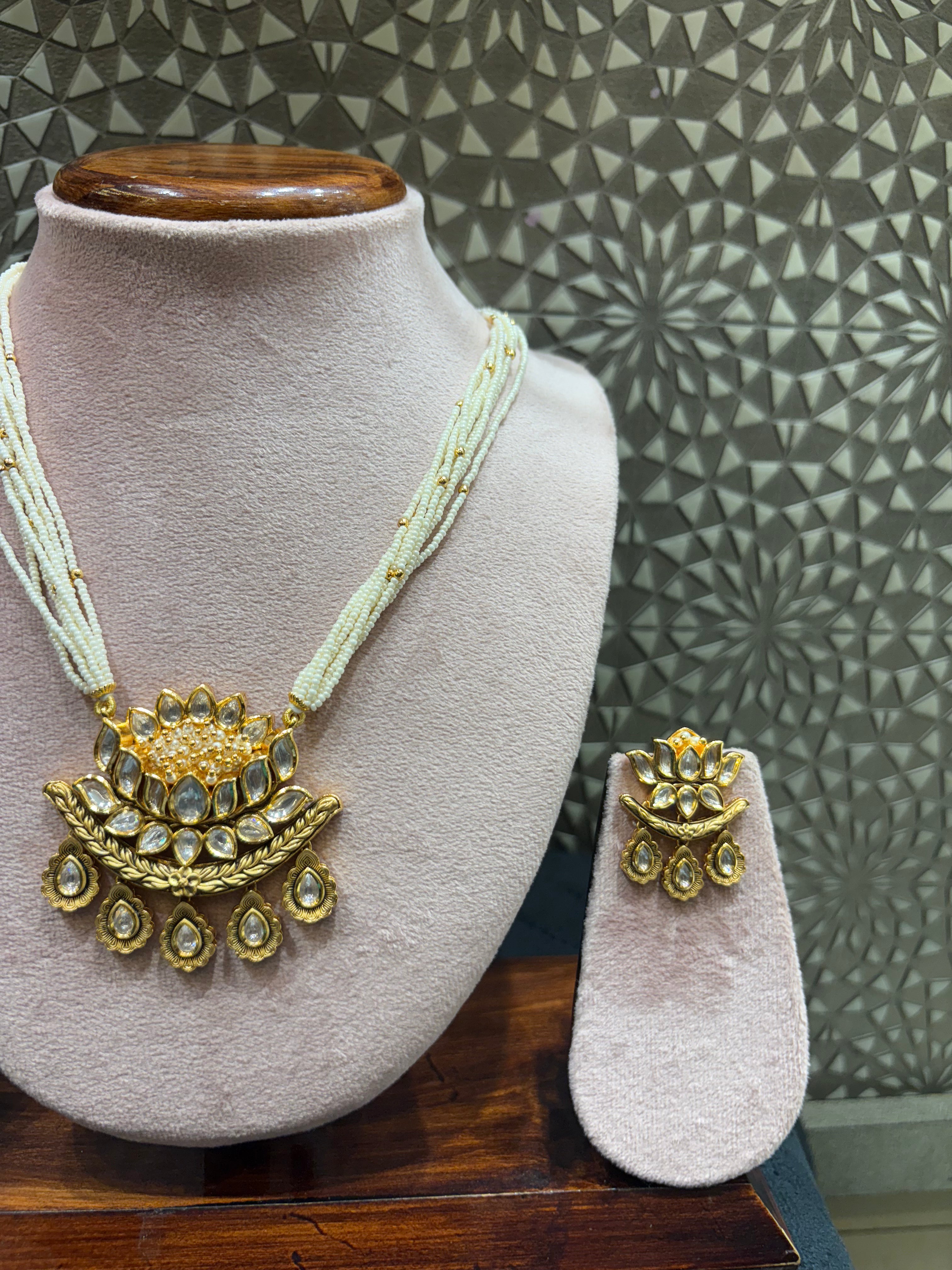 Kundan Necklace Set