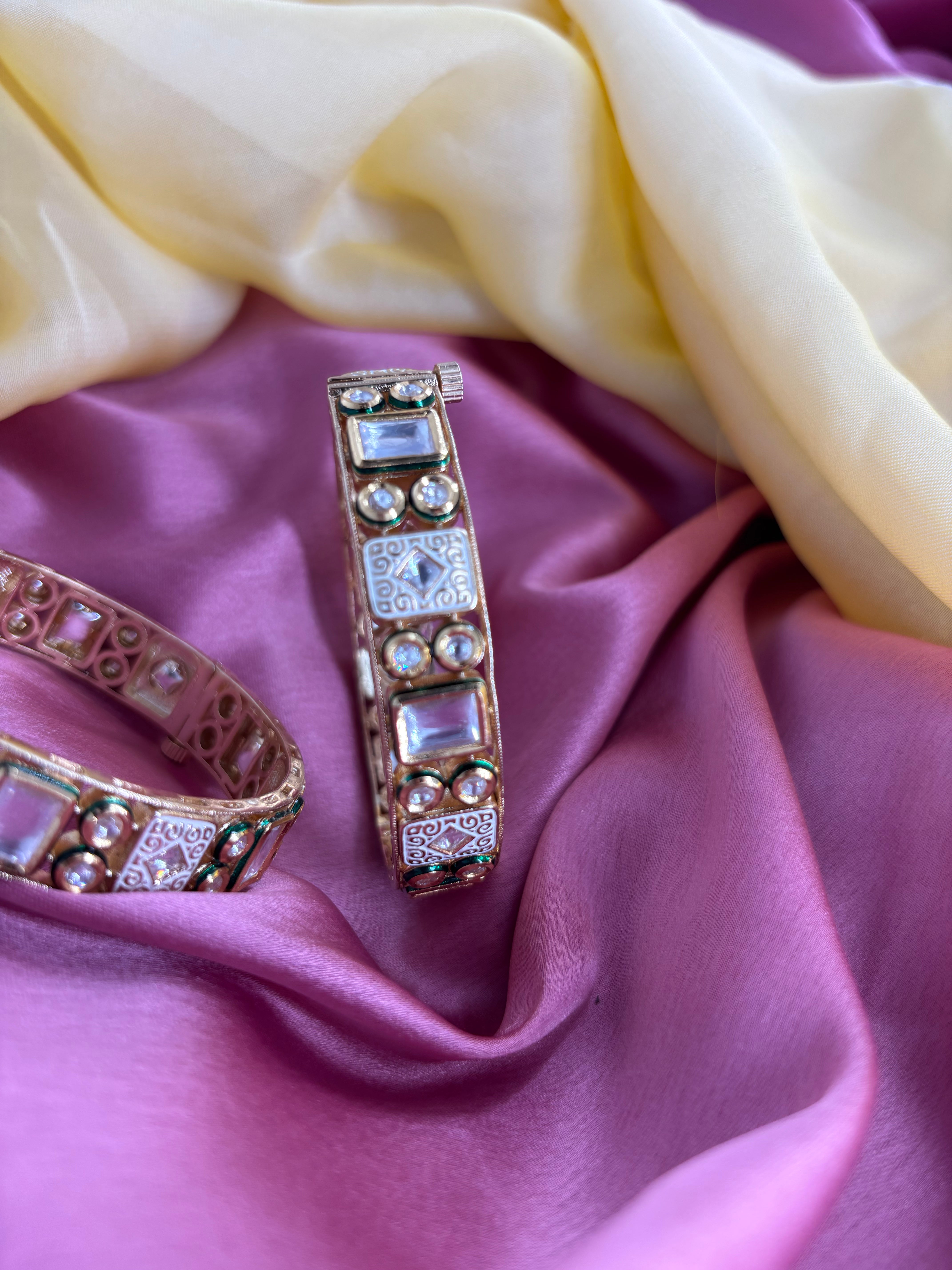 Antique Kundan Bangle