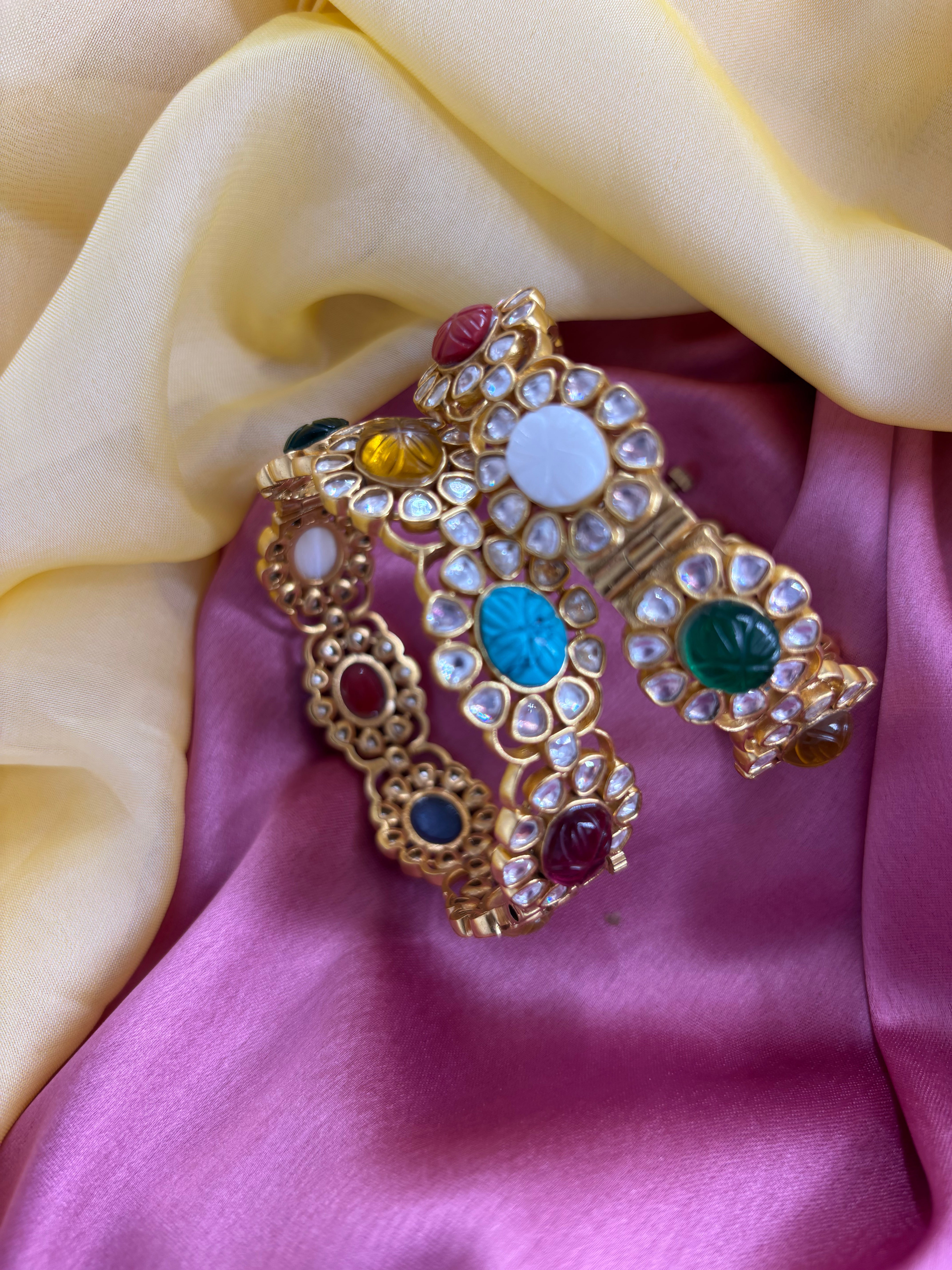 Antique Kundan Bangle