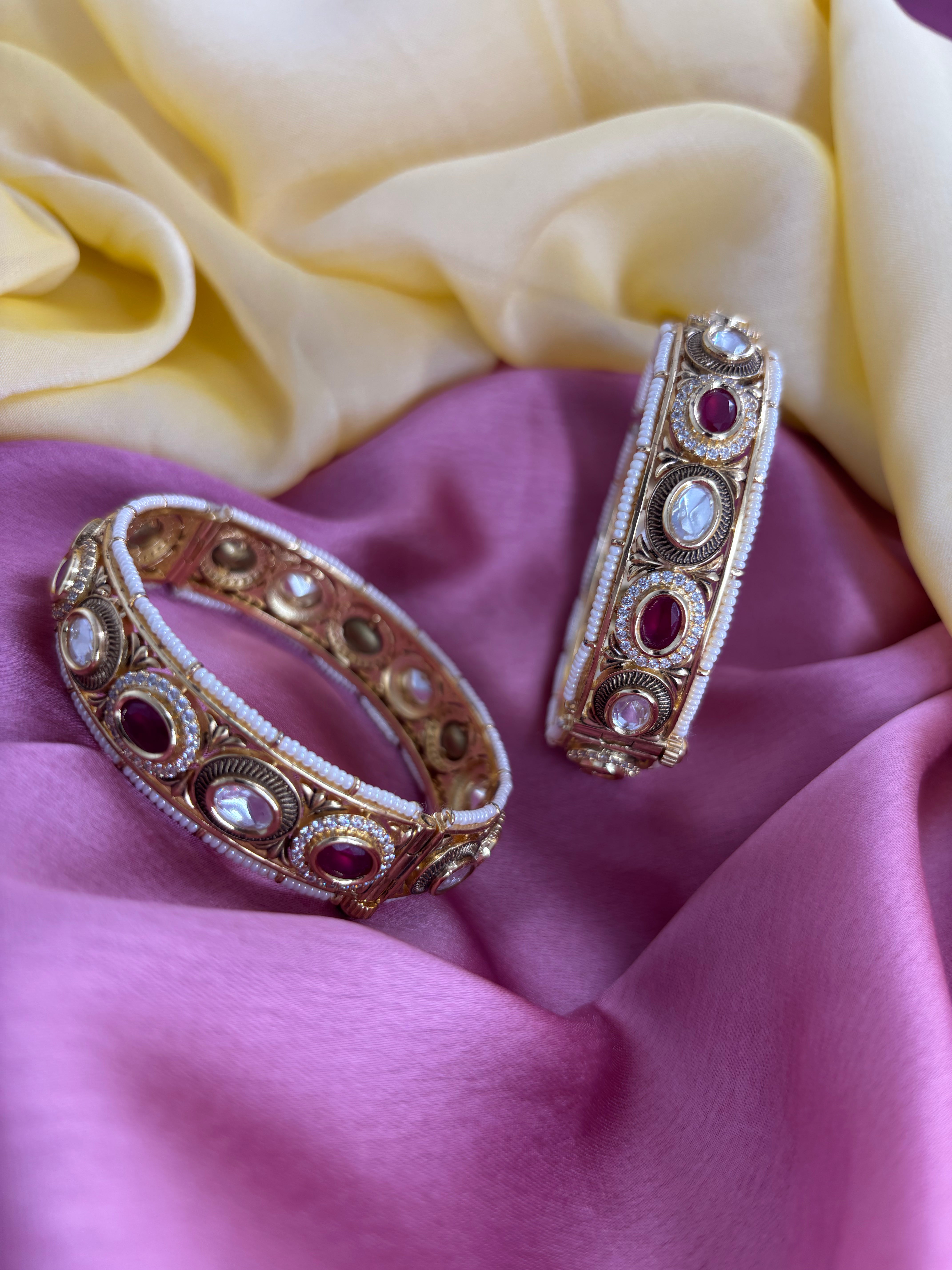 Antique Kundan Bangle