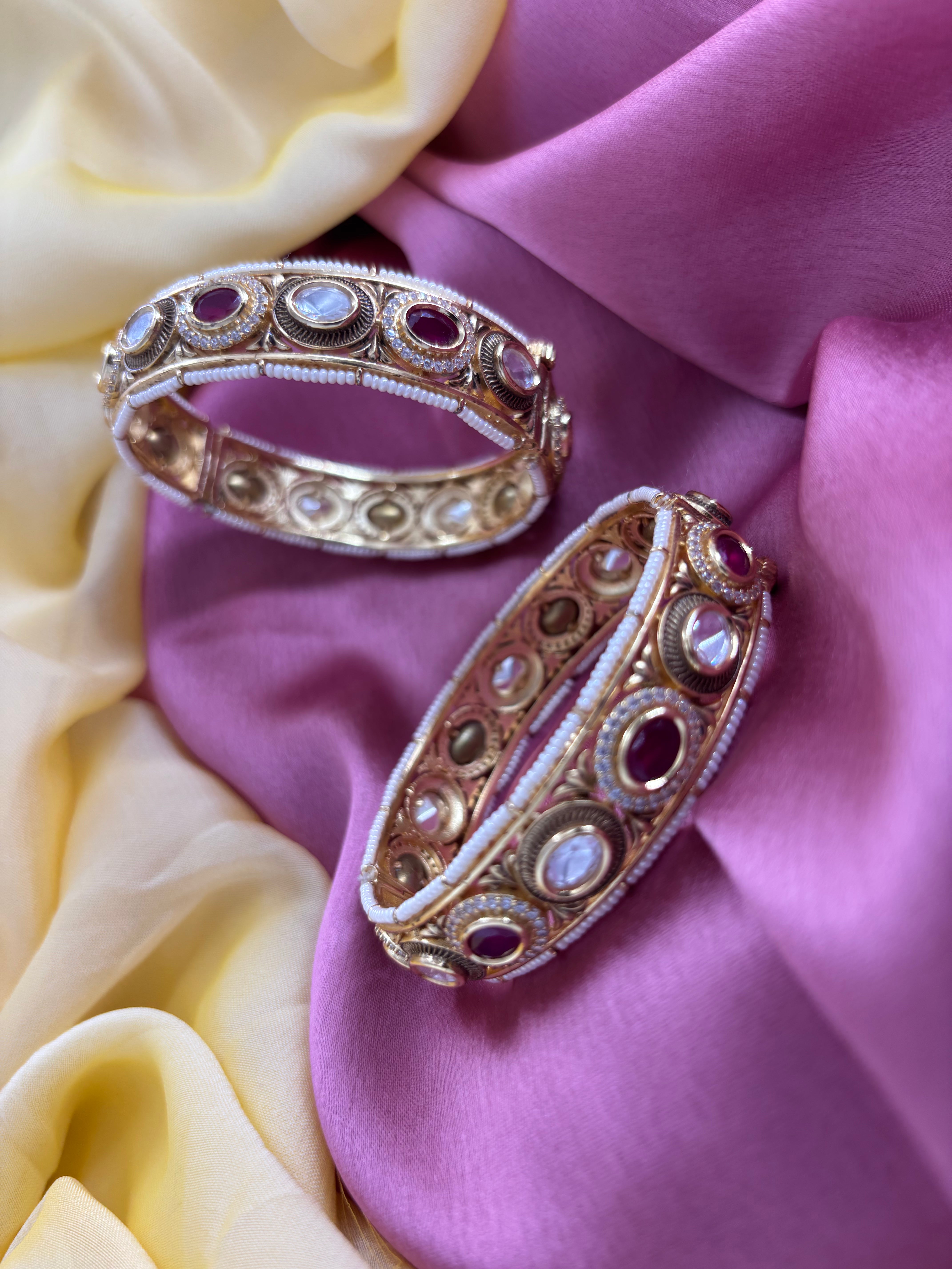 Antique Kundan Bangle