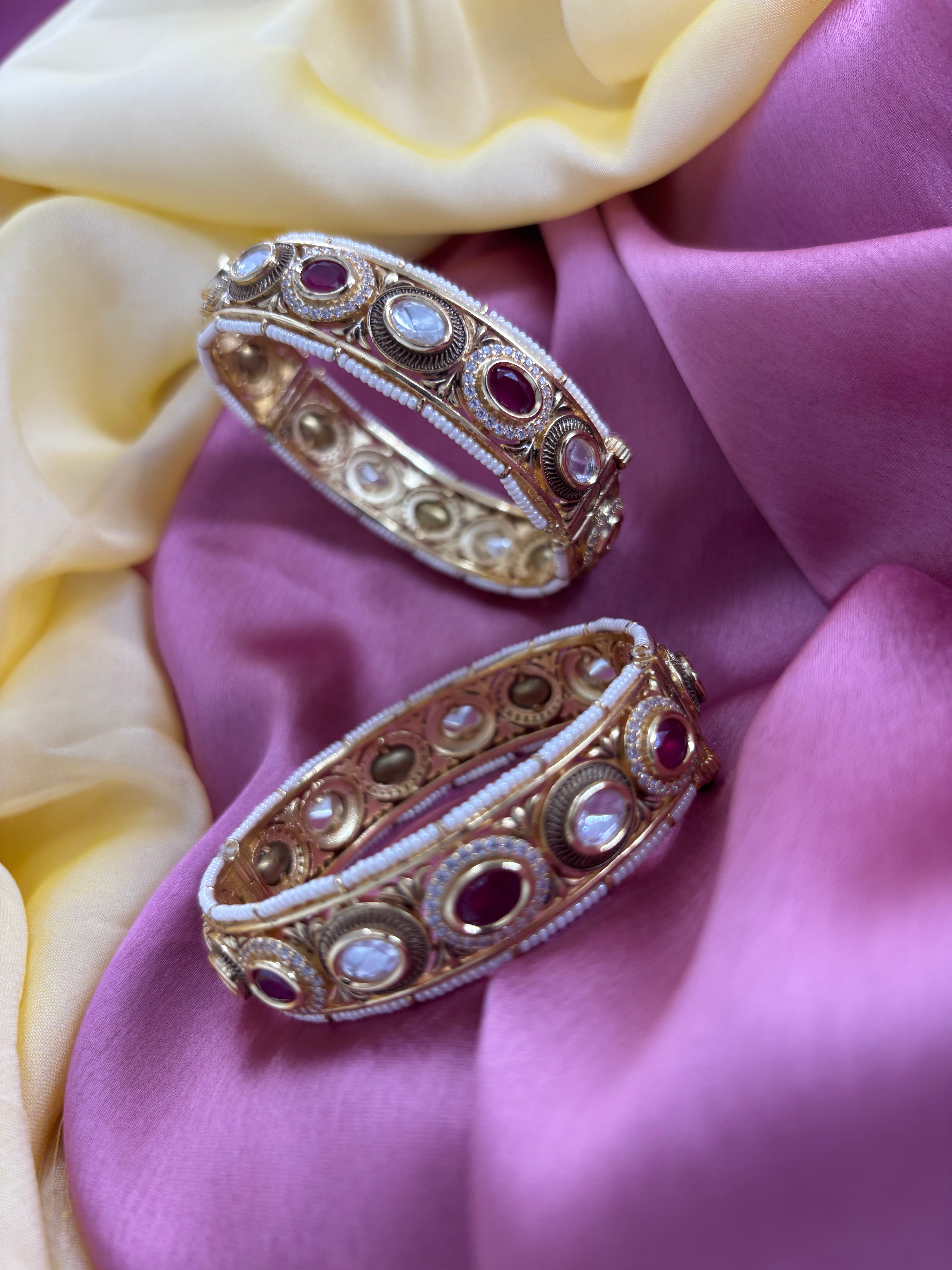 Antique Kundan Bangle