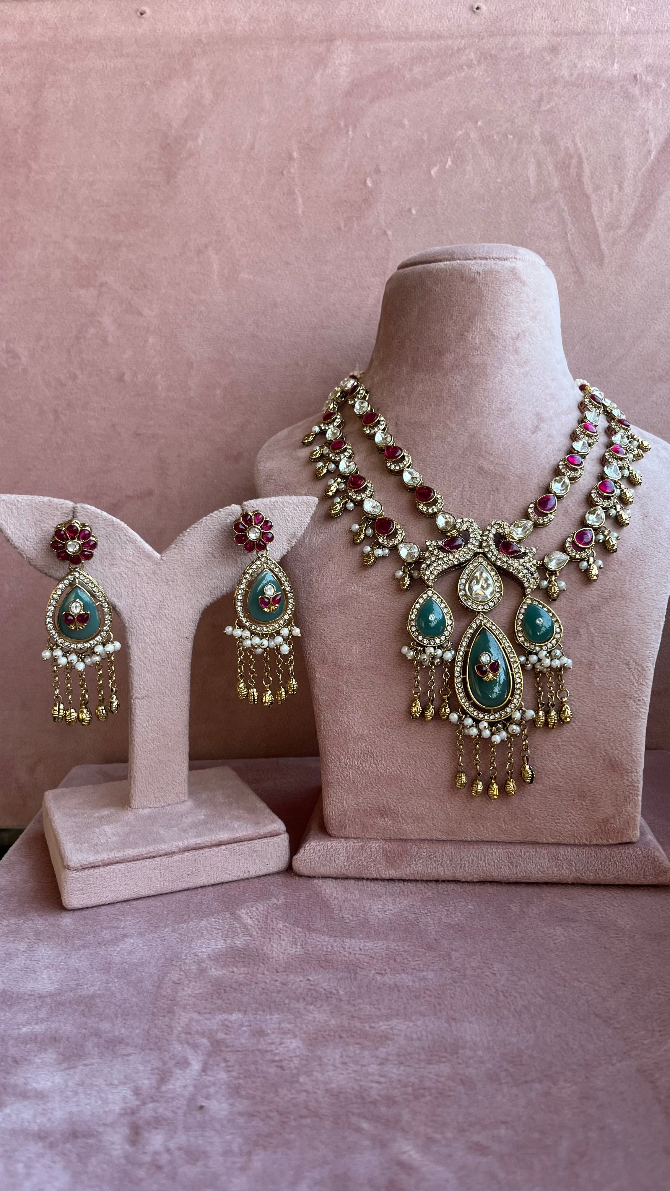 Heritage Jewelry Set