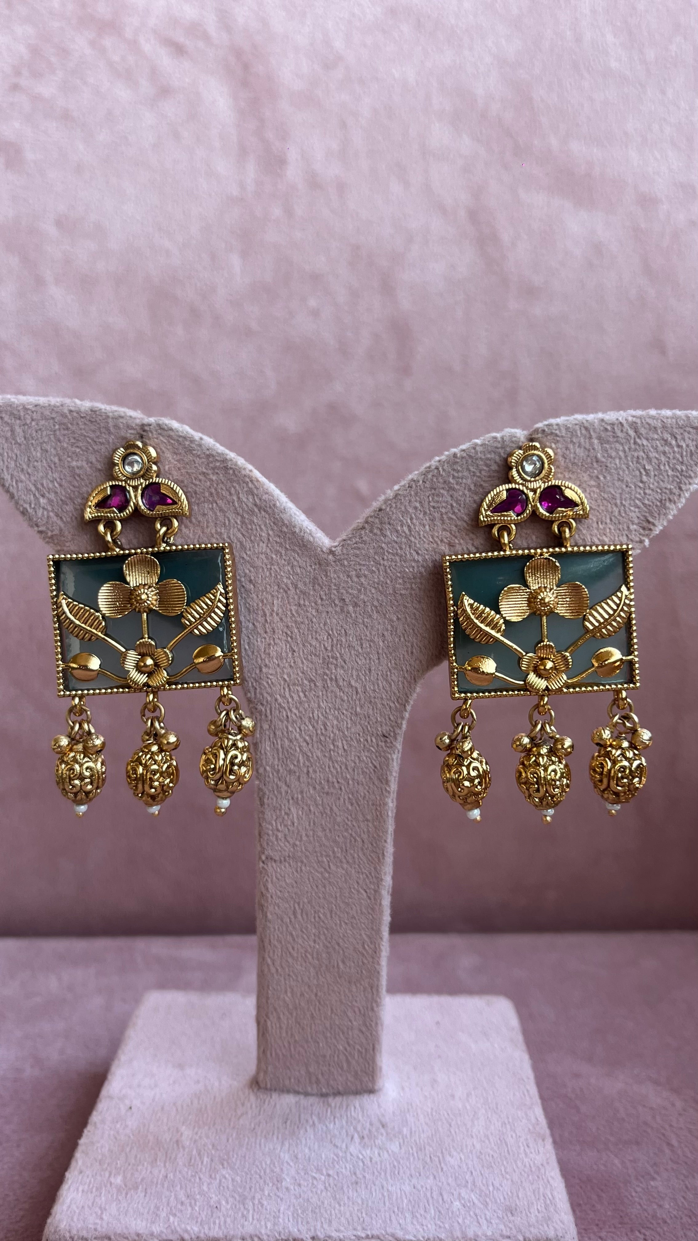 Heritage Jewelry Set