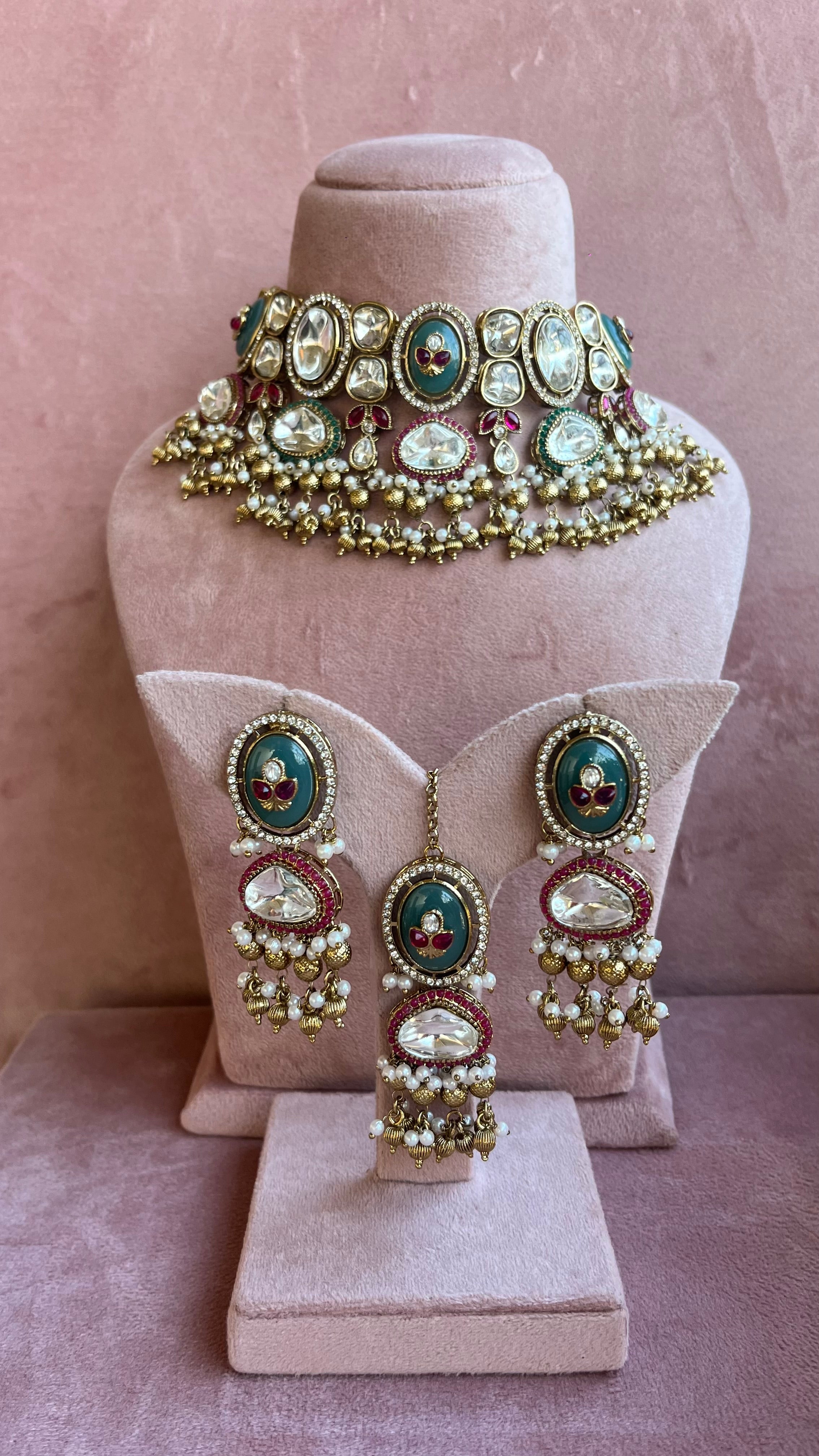 Heritage Jewelry Set
