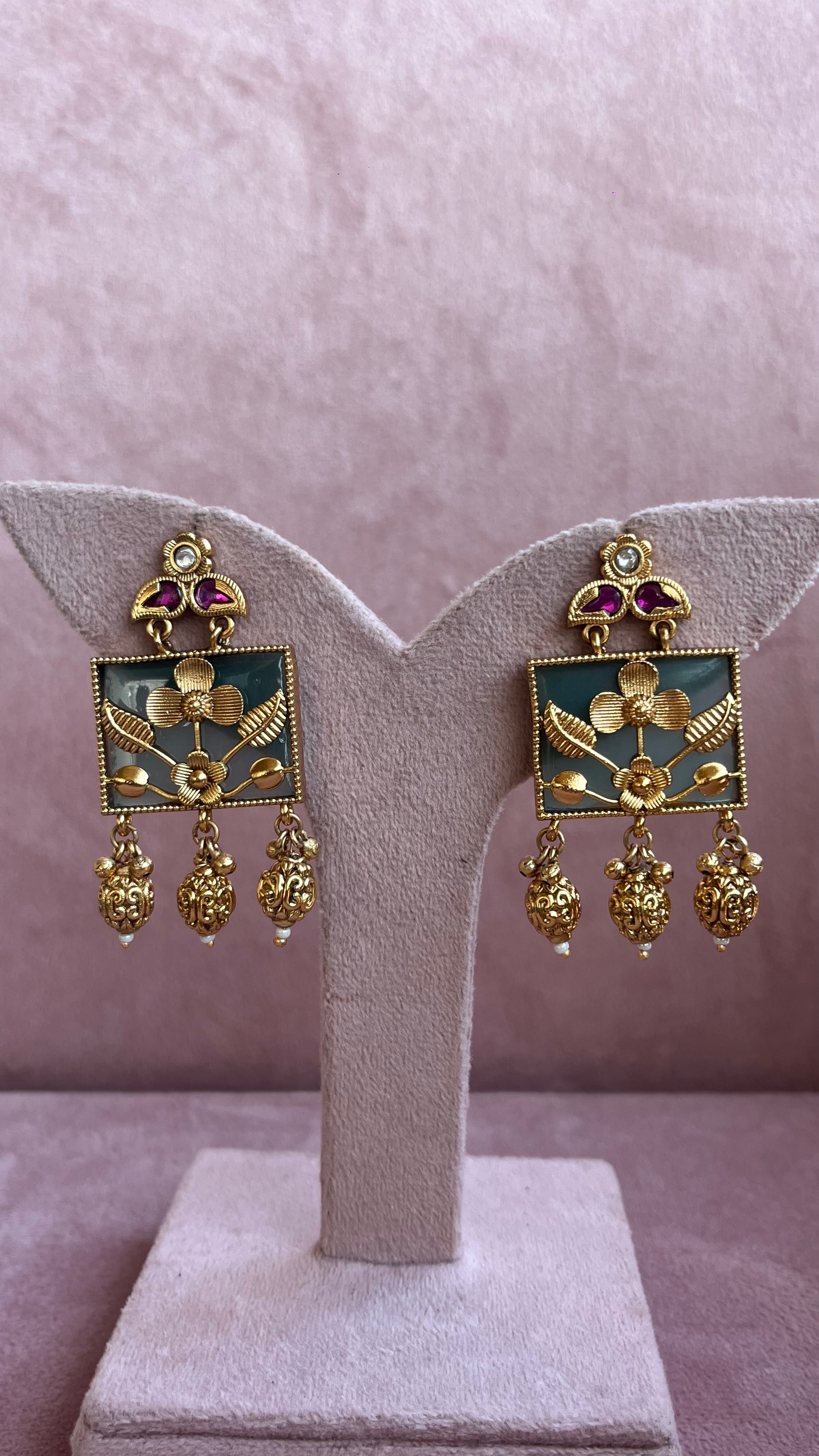 Heritage Jewelry Set