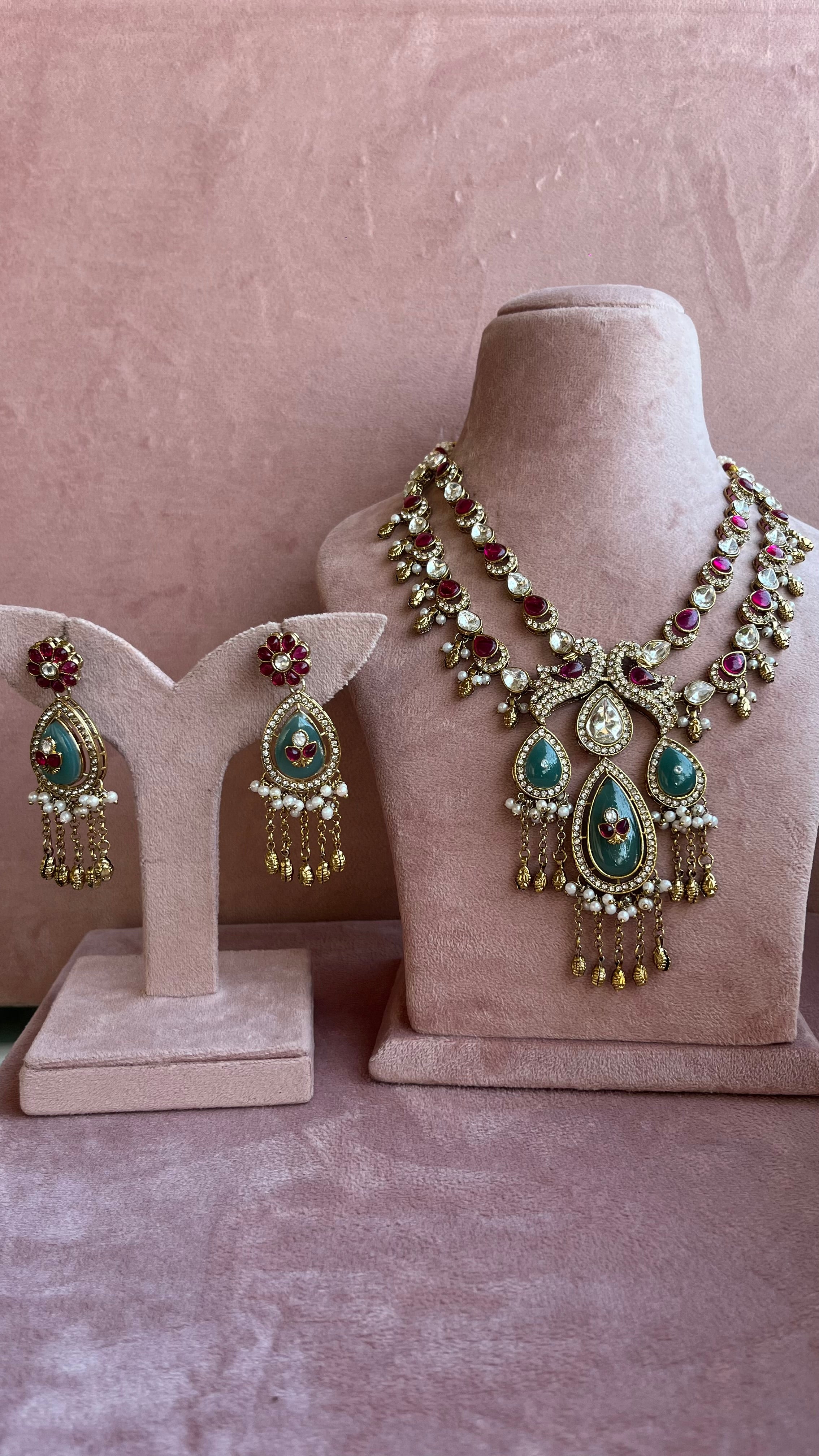 Heritage Jewelry Set